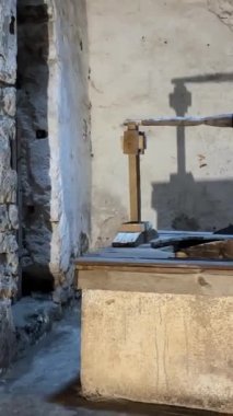 Porto Palermo Kalesi. Tepelensky 'li Ali Paşa, Venedik kalesinin yıkıntıları üzerine inşa edilen Ali Paşa Osmanlı İmparatorluğu' nun en zalim zorbalarından biriydi.