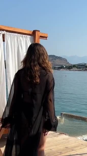 Vip Vakantie Aan Zee Albanië Eerste Lijn Hangmat Water Vrouw — Stockvideo