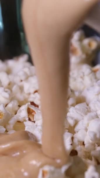Cozinhar Pipocas Casa Uma Máquina Especial Caramelo Recheio Caramelizado Pipoca — Vídeo de Stock