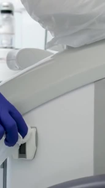 장갑에 냅킨을 간호사를 뱉기를 메마른 수채를 사무실 습기를 청소하십시오 서비스 — 비디오