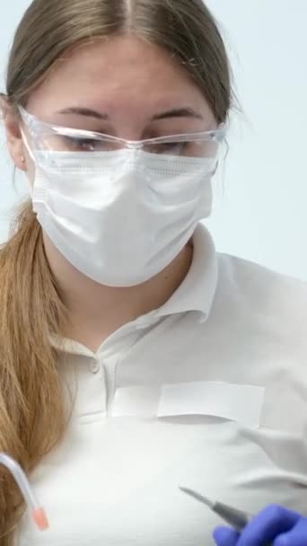 Τελευταίας Τεχνολογίας Καθαρισμού Και Λεύκανση Δοντιών Νοσοκόμα Και Γιατρός Θεραπεία — Αρχείο Βίντεο