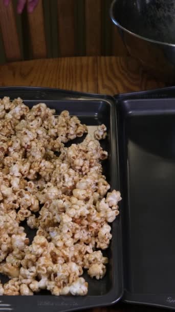 Gotowanie Popcorn Popping Podgrzewanej Patelni Zwolniony Ruch Robię Popcorn Smażący — Wideo stockowe