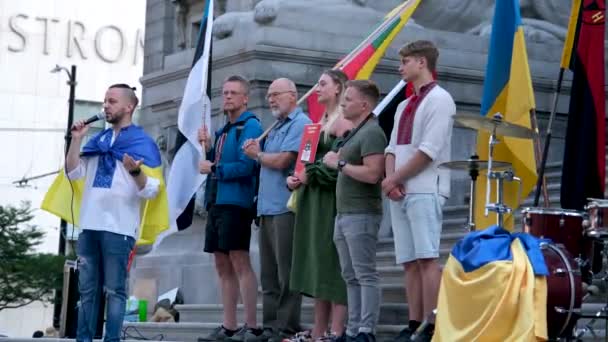 Manifestación Canadá Centro Ciudad Contra Guerra Ucrania Personas Con Banderas — Vídeo de stock