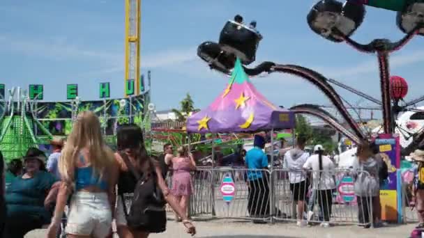 Day People Vancouver Buy Drinks Ride Swings Rides Wear Cowboy — Stock Video