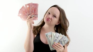 Amerikan Doları ve Kanada Dolar Borsası. Banknotlar tomar tomar. Ticaret, ekonomi, rekabet, kriz, çatışma, rekabet ve finans kavramı. Döngüsü olmayan notalar