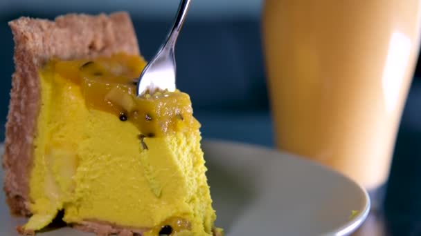 Şükran Günü Için Yapımı Balkabağı Turtası Şükran Günü Pastası Yemeye — Stok video