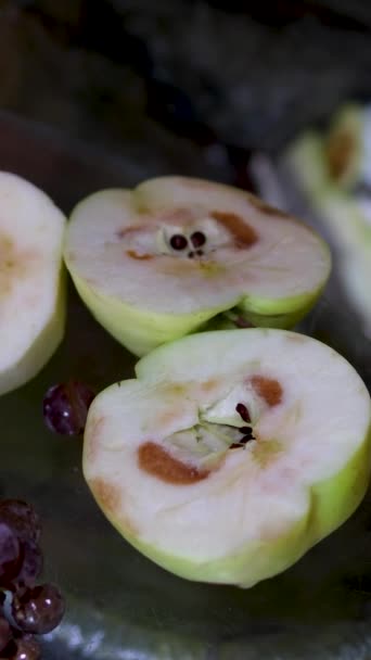 Frutas Podridas Estropeadas Hermosa Parte Superior Podrido Dentro Las Uvas — Vídeo de stock