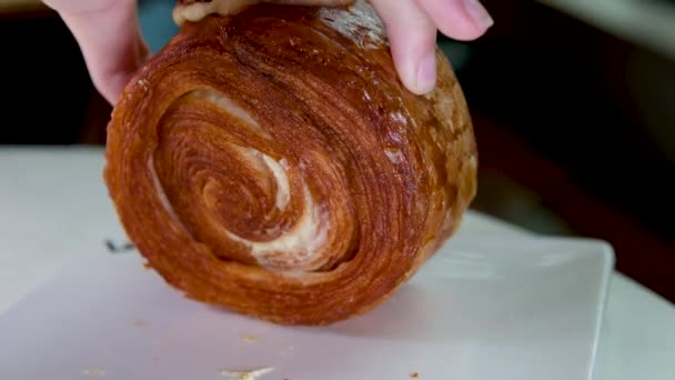 Tarçınlı Çörek Pudra Şekeri Yüksek Kalite Görüntü — Stok video