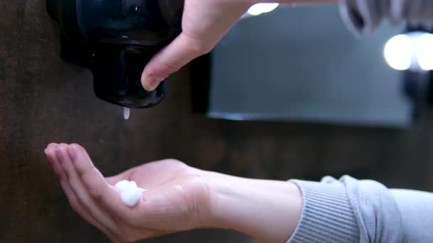 Close Mulher Biracial Lavar Mãos Banheiro Câmera Lenta Autocuidado Higiene — Vídeo de Stock