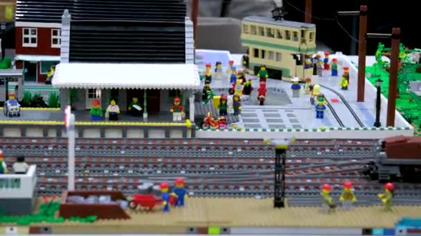 Una Città Completamente Fatta Blocchi Lego Ospita Automobili Strade Treni — Video Stock