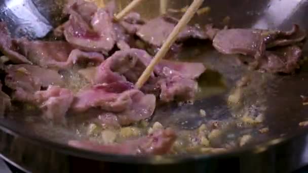 Tiro Aéreo Chef Preparando Ribeye Com Manteiga Alho Tomilho Dieta — Vídeo de Stock