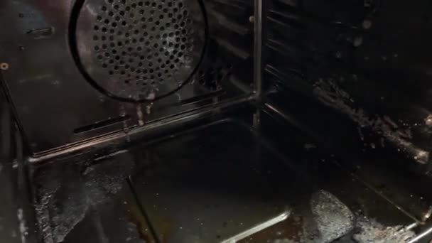 Vuile Elektrische Grill Zeer Vuile Oven Druppels Uitgedroogd Moeilijk Wassen — Stockvideo
