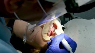 Blepharoplasty estetik ameliyatı. Gençleştirme, göz bölgesini modifiye etme. Yüksek kalite 4k görüntü