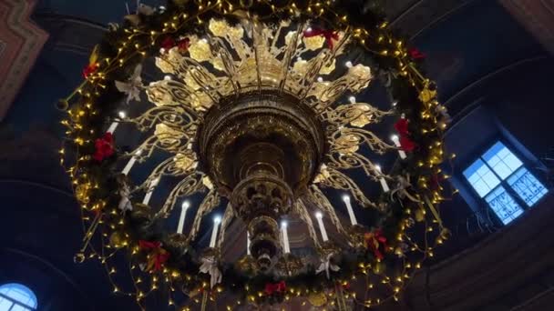 Ortodoxní Kostel Uvnitř Vánoční Dekorace Vánoční Strom Svíčky Krásné Ikony — Stock video