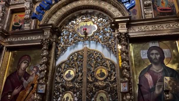 Ortodoxa Kyrkan Inuti Julafton Dekorationer Julgran Ljus Vackra Ikoner Födelse — Stockvideo