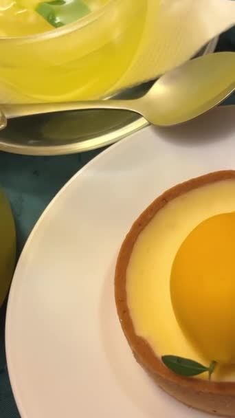 Vitamin Zitrustee Und Zitronenkuchen Torte Käsekuchen Mit Zitrone Köstliche Lebensmittel — Stockvideo