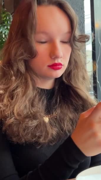 Young Girl Phone Restaurant Bright Red Lipstick Black Evening Dress — Stock Video