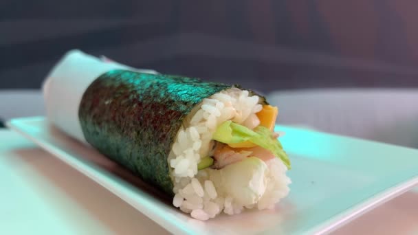 Sushi Shawarma Soja Ehomaki Fundo Branco Girando Imagens Alta Qualidade — Vídeo de Stock
