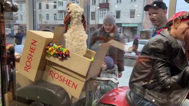 Vinnytsa Ukrayna 2024 Roshen Şeker Dükkanı Dekorasyon Satışı Yazar Kasa — Stok video