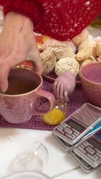 왁스와 코코넛 코코아 마스터 클래스 마사지 촛불을 만들기 아로마 향기로운 — 비디오