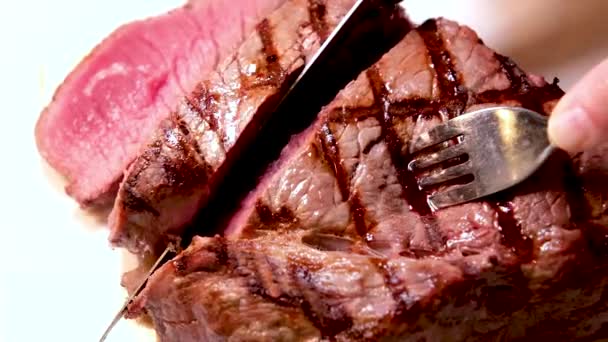 Grill Frisches Rindfleisch Mit Blutsteak Serviert Leckeres Essen Mit Messer — Stockvideo