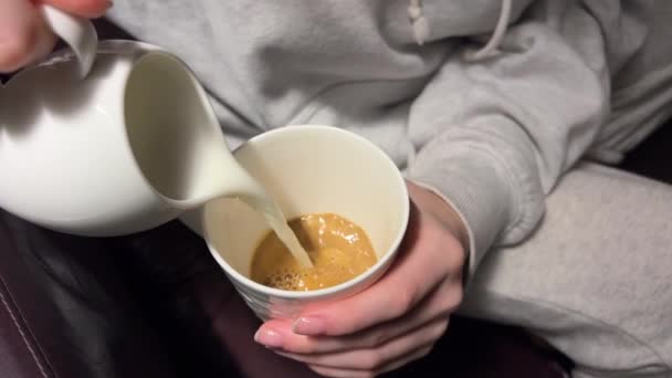 Káva Barista Zpomalit Art Coffee Ráno Piju Praženou Černou Kávu — Stock video