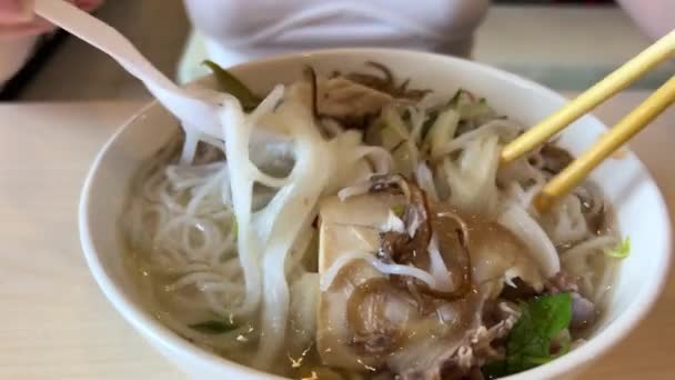 Rindfleisch Nudelsuppe Mien Chinesische Nudeln Mit Soße Zubereitet Die Nudel — Stockvideo