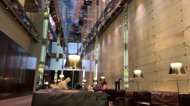 Sınırsız Yemek Duş Rahatlama Rahat Koltuklar Ortakları Maha Lounge Doha — Stok video