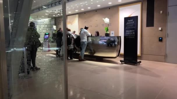 Sınırsız Yemek Duş Rahatlama Rahat Koltuklar Ortakları Maha Lounge Doha — Stok video