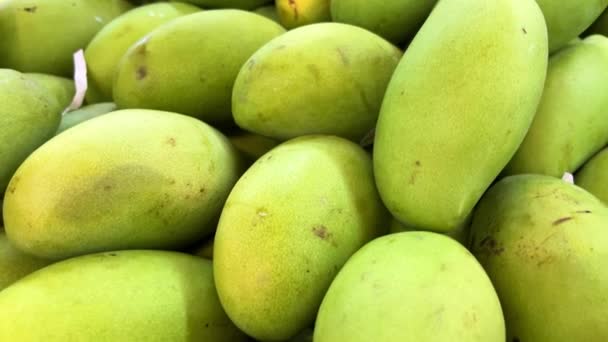 Owoce Mango Sprzedawane Nowoczesnym Supermarkecie Wysokiej Jakości Materiał — Wideo stockowe