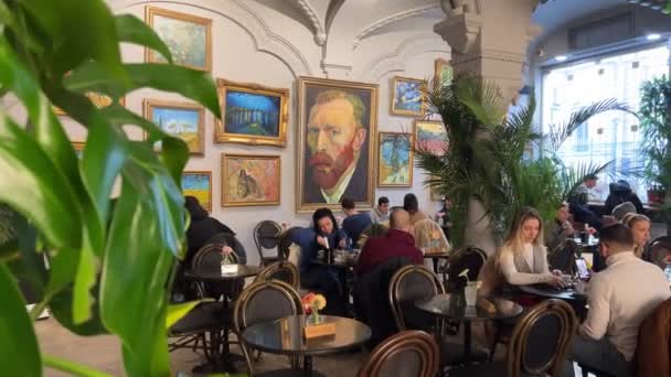 Van Gogh Café Bukarest Rumänien Innenraum Viele Menschen Schlange Stehen — Stockvideo