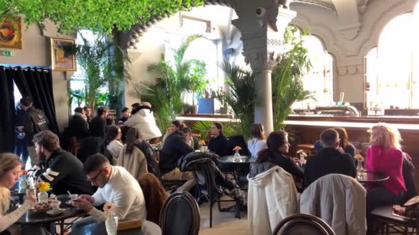 Van Gogh Café Bucareste Romênia Interior Muitas Pessoas Fila Marco — Vídeo de Stock