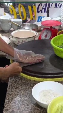 PHO BO Vietnamlı Biftek Çorbası. Vietnam 'da çorba sokak yemekleri yapmak. Yüksek kalite 4K görüntü.