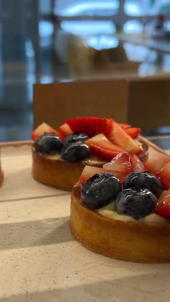 맛있는 케이크를 클로즈업 고품질 — 비디오