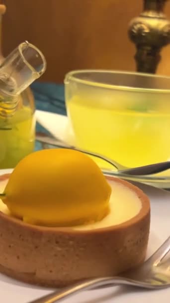 Limão Mel Para Tratamento Natural Frio Gripe Médio Zoom Dolly — Vídeo de Stock
