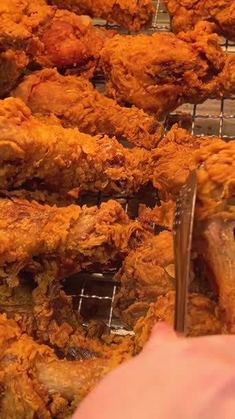 Ham Beslag Gefrituurde Breaded Chicken Tender Strips Met Frietjes Tomatenketchup — Stockvideo