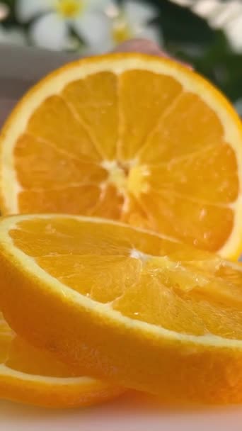 Egy Narancs Felvágása Felületén Lassított Felvételen Kiváló Minőségű Felvételek — Stock videók