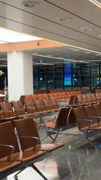 Αίθουσα Αναχωρήσεων Στο Διεθνές Αεροδρόμιο Hamad Ντόχα Κατάρ Νύχτα Όπου — Αρχείο Βίντεο