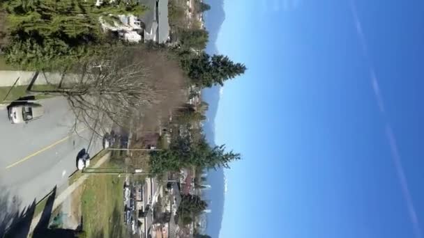 Sky Train Weg Van Surrey Naar Vancouver Passeren Treinen Wolkenkrabbers — Stockvideo