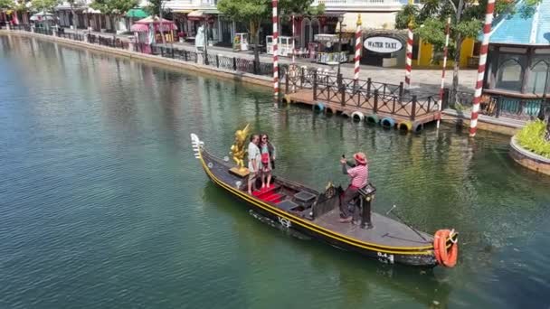 유명한 엔터테인먼트 엔터테인먼트 Phu Quoc Kienjia 도시의 베니스 이탈리아와 다채로운 — 비디오