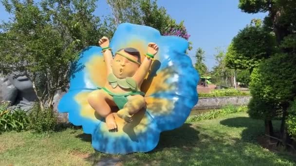 越南大世界Phu Quoc 雕塑瀑布和喷泉著名的娱乐 娱乐和购物综合体基安江 威尼斯 意大利 大世界等五彩斑斓的建筑 — 图库视频影像