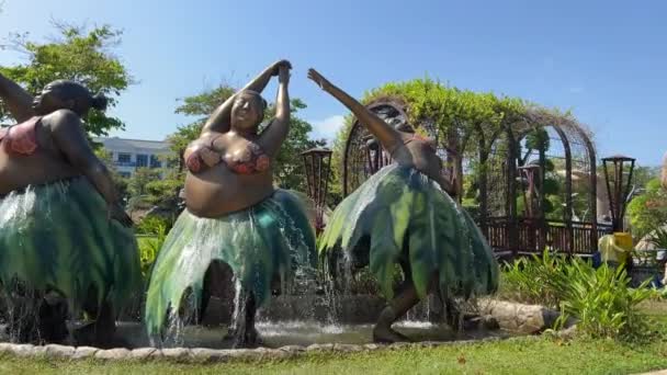 越南大世界Phu Quoc 雕塑瀑布和喷泉著名的娱乐 娱乐和购物综合体基安江 威尼斯 意大利 大世界等五彩斑斓的建筑 — 图库视频影像