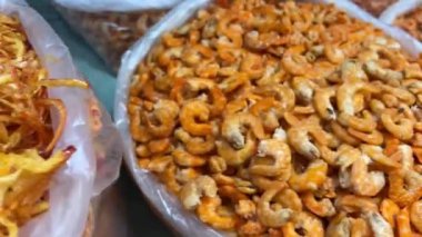 Da Nang, Vietnam 'daki Han pazarında kurutulmuş kalamar..