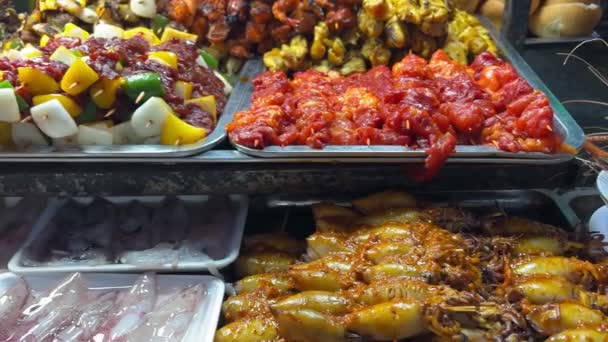 Παραδοσιακή Ασιατική Τροφίμων Της Αγοράς Τροφίμων Δρόμο Υψηλής Ποιότητας Πλάνα — Αρχείο Βίντεο