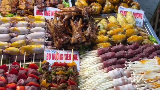 Eine Große Vielfalt Streetfood Vietnam Helles Streetfood Auf Dem Nachtmarkt — Stockvideo