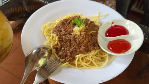 Spagetti Bolognai Sertéshús Vagy Spagetti Darált Sertéshússal Kiváló Minőségű Felvételek — Stock videók