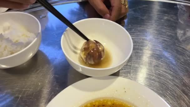 Embriyo Vietnamlı Leziz Yumurta Balut Hoi Vietnam Ördek Embriyosu Geliştirirken — Stok video