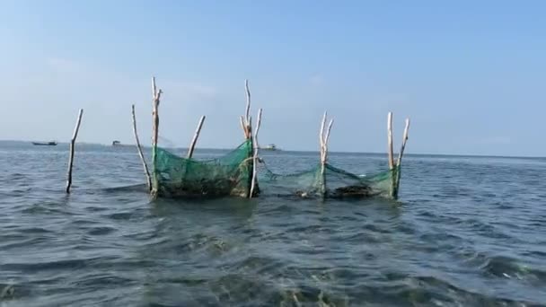 Rybářské Sítě Indickém Oceánu Vietnamu Ostrov Phu Quoc Projíždějící Vlnami — Stock video