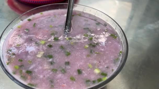 ベトナムの紫色のスープと野菜 — ストック動画