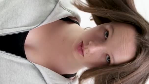 Well Groomed Brown Hair Beautiful Young Girl Adolescence Waving Her — Stock Video